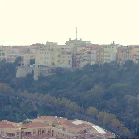 Center 2 Apartman *